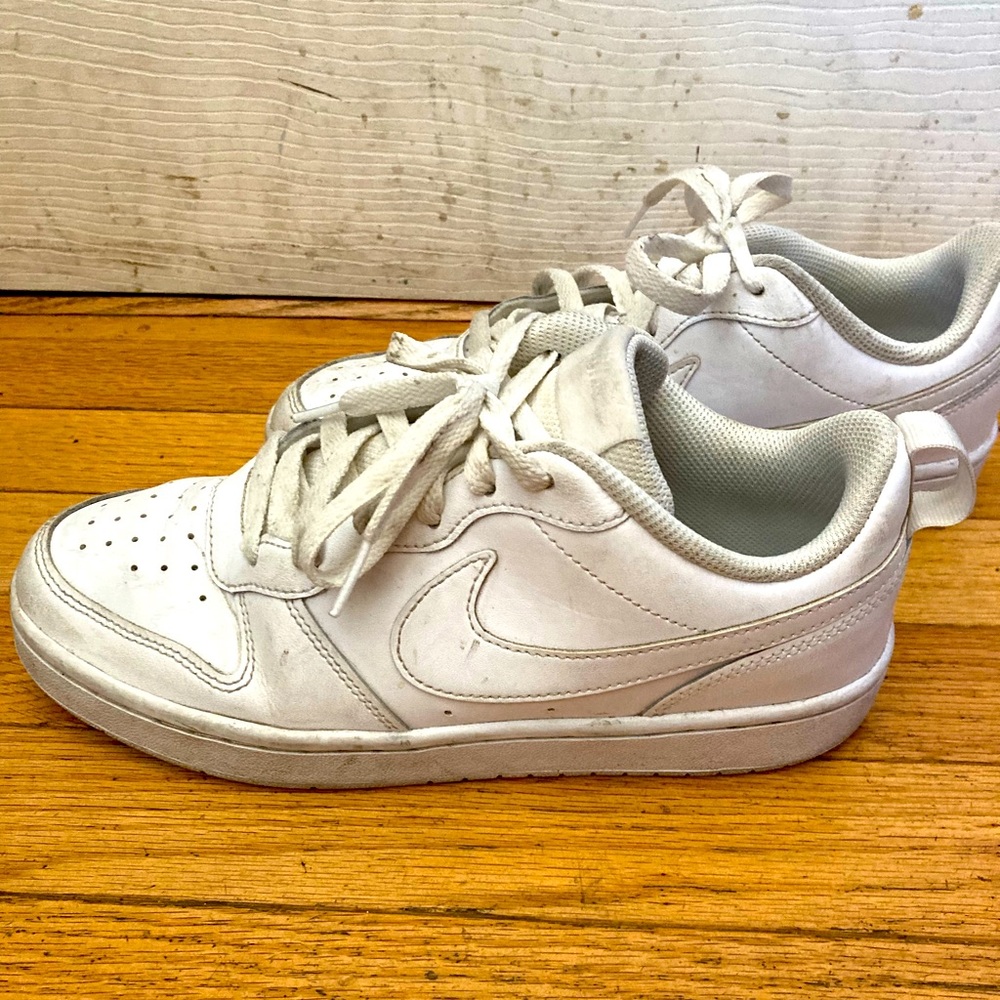 Low-top Nike shoes size 6.5Y